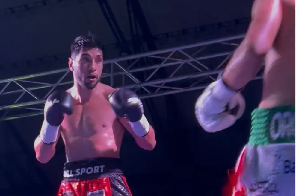Alejandro Silva TKO7 Jesus Payan