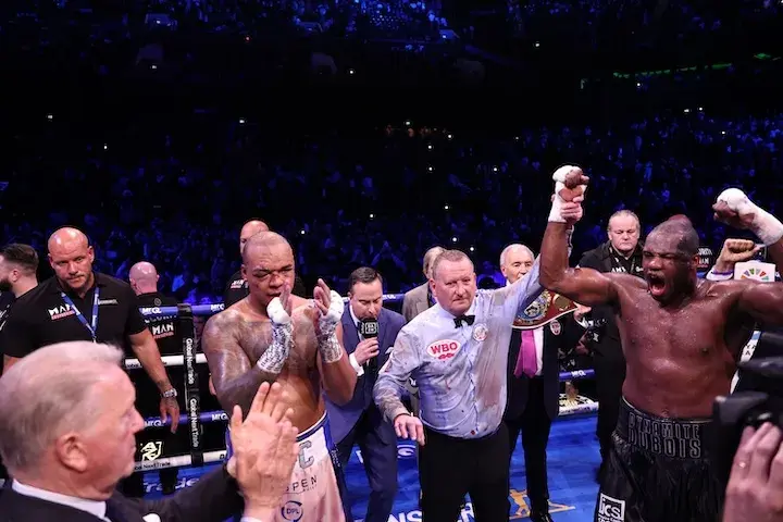 Daniel Dubois (right) celebrates his win over Fabio Wardley. (May 9, 2026)