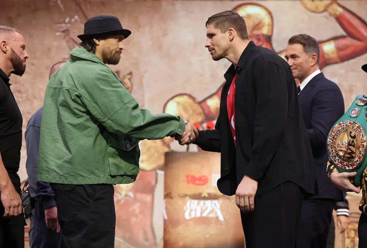 Oleksandr Usyk [left] and Rico Verhoeven shake hands in London on April 14, 2026