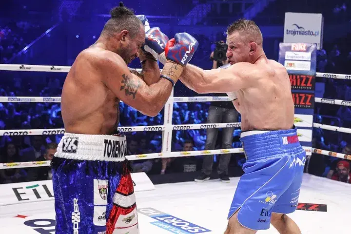 Adamek Haumono Fight