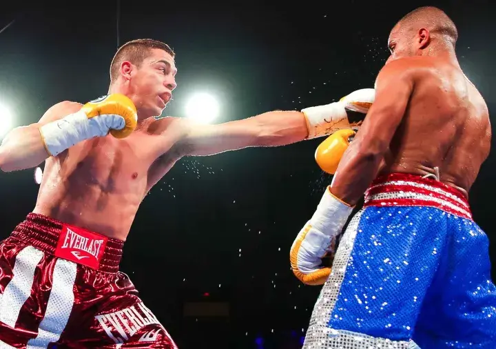 Ryan Kielczweski attempts a jab on Frank De Alba during their April 2017 clash in Bethlehem, Pennsylvania.
