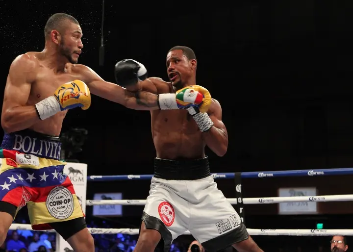 Uzcategui Dirrell Fight