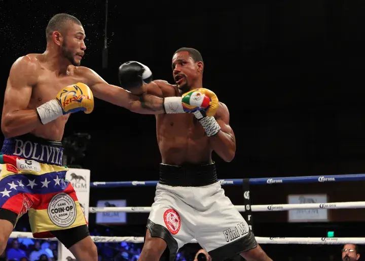 Uzcategui Dirrell Fight