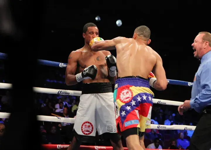 Uzcategui Dirrell Fight