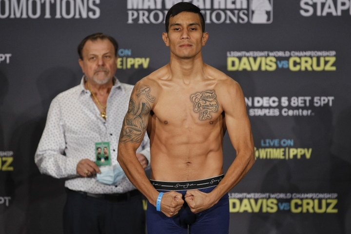 Eduardo Ramirez Decisions Miguel Marriaga in Action-Fight