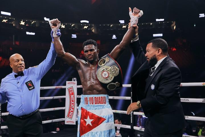      Yoenli Hernandez vs Angel Ruiz