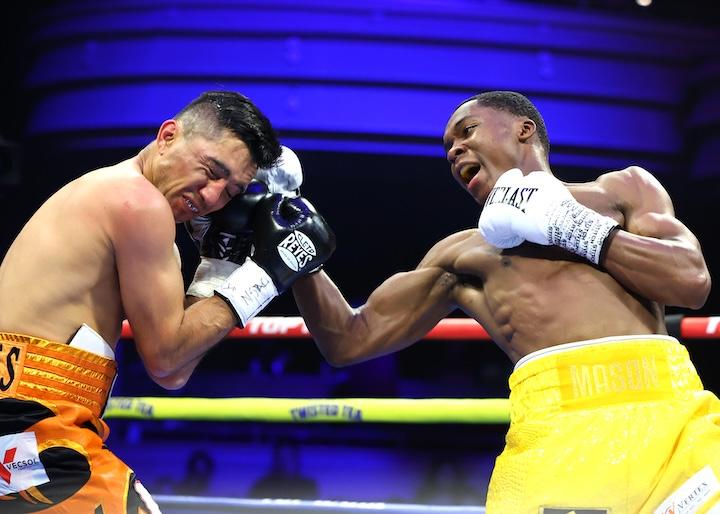 Abdullah Mason (R) Photo: Mikey Williams / Top Rank Inc
