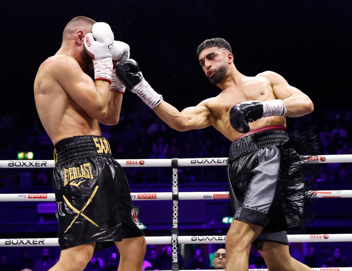 Azim uppercuts Lipinets