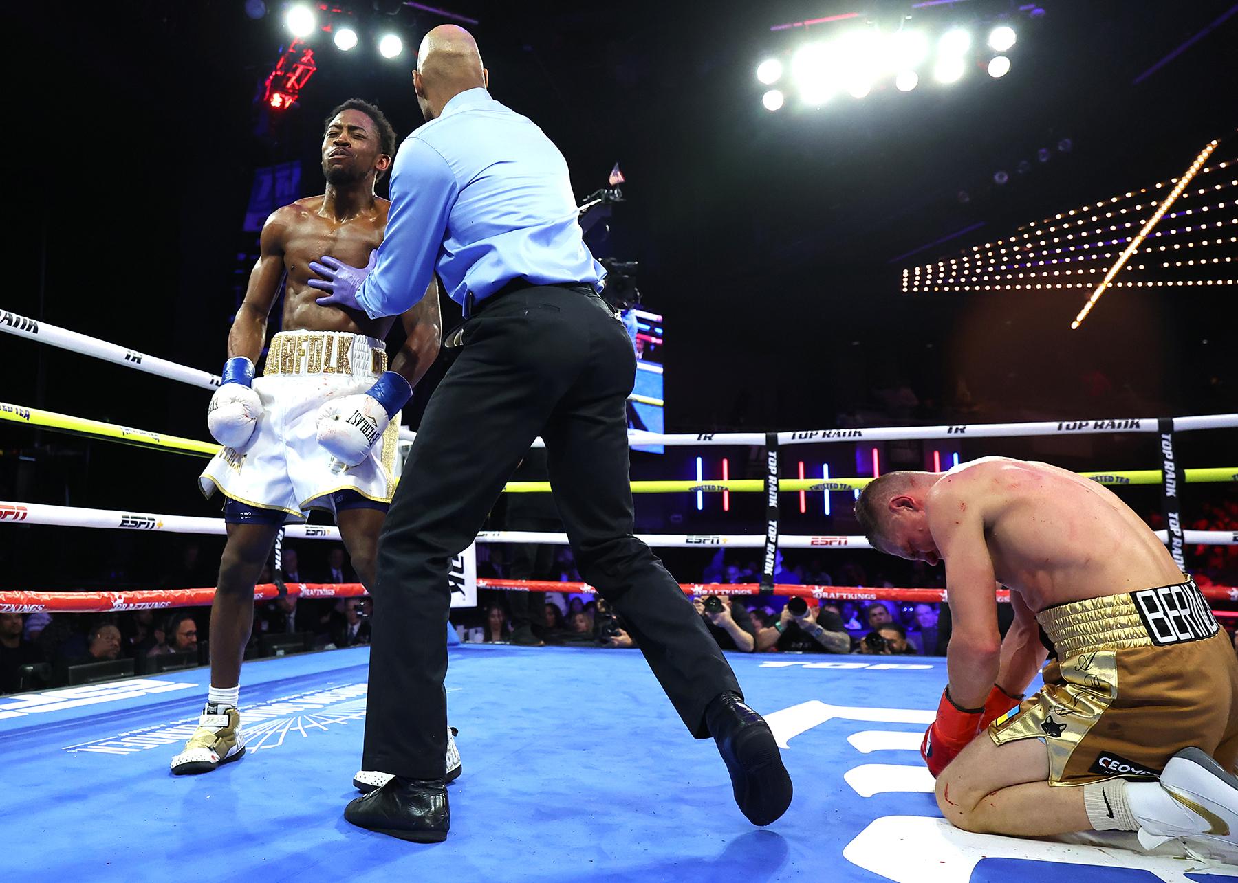 Denys Berinchyk vs Keyshawn Davis knockdown 