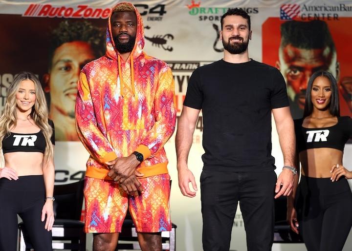 Efe Ajagba Vs Guido Vianello Pose