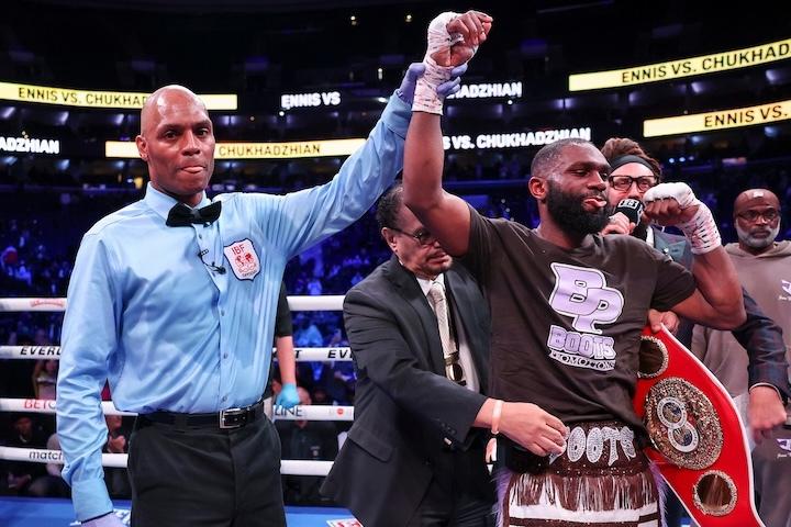 Jaron Ennis again outpoints Karen Chukhadzhian in a fight to forget