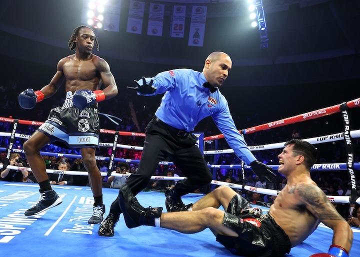 Keyshawn Davis destroys Gustavo Lemos in front of hometown crowd