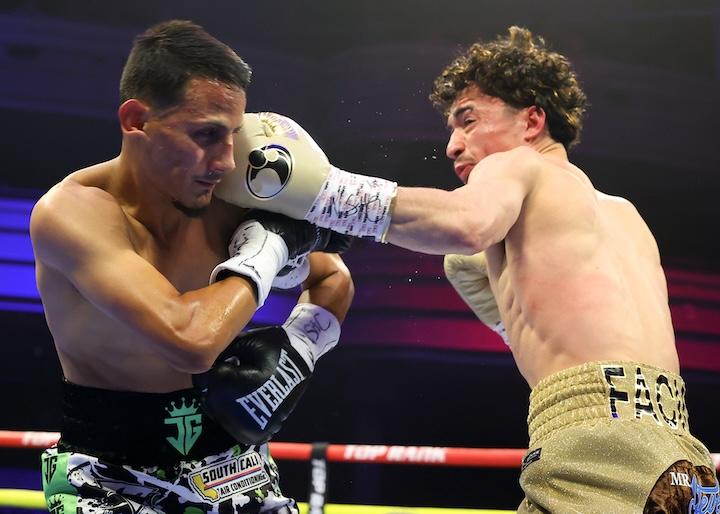 Steven Navarro (R) Photo: Mikey Williams / Top Rank Inc