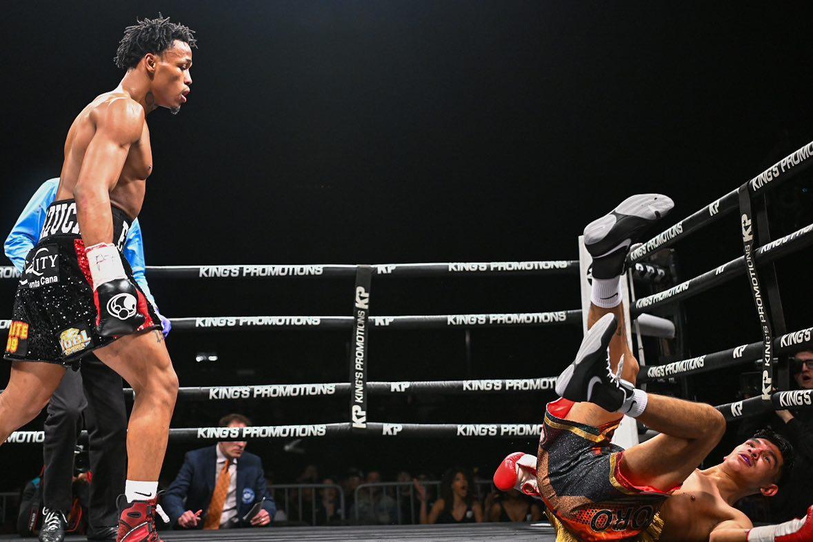 Euri Cedeno finishes Ulices Tovar in one round. 