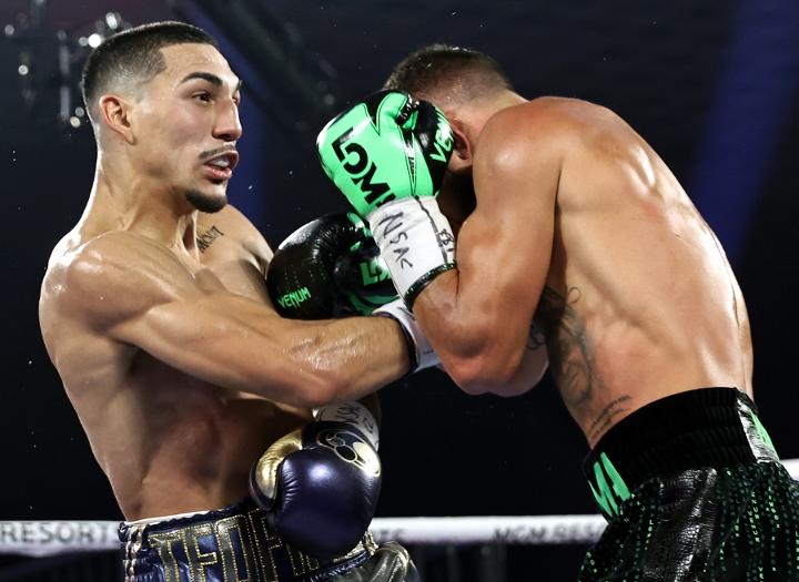 Lopez Lomachenko Fight