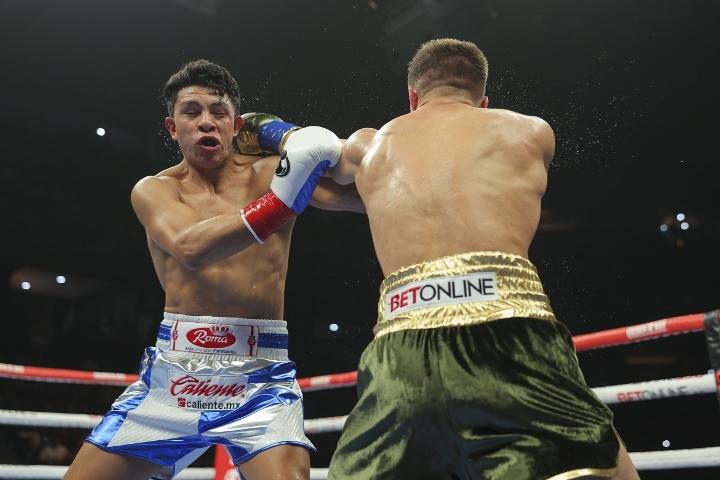 Munguia Derevyanchenko Fight