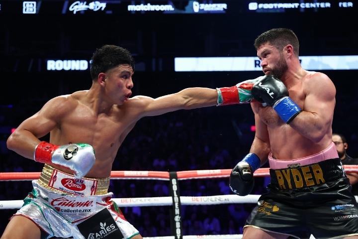 Munguia Ryder Fight