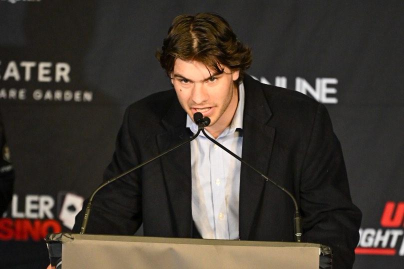 Sean O'Bradaigh speaks at the press conference.