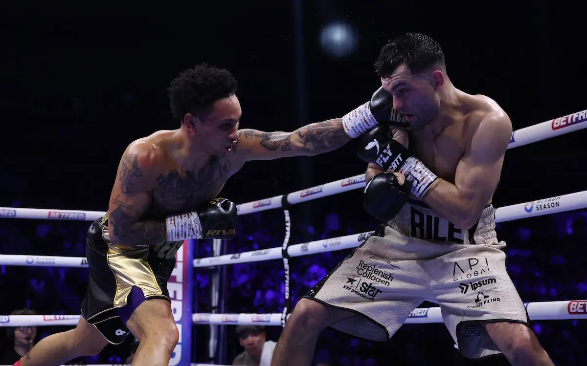 Jack Catterall outsmarts Regis Prograis in a battle of wits and left hands