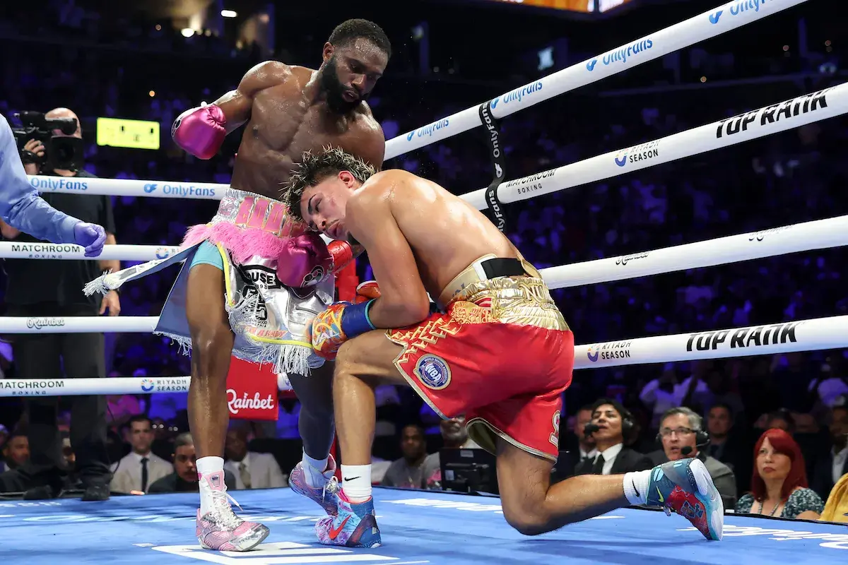 Brave Xander Zayas finally wilts against Jaron Ennis