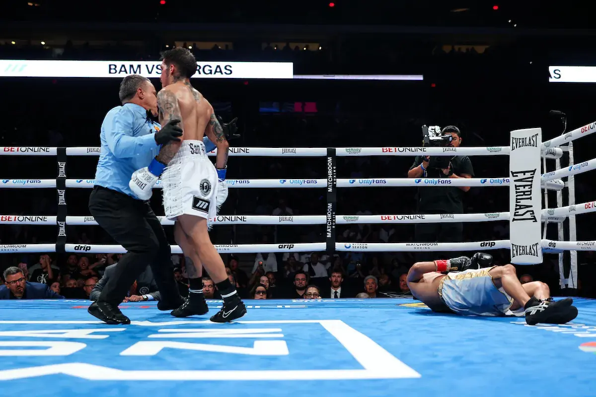 Bam Rodriguez sends Antonio Vargas tumbling in Phoenix