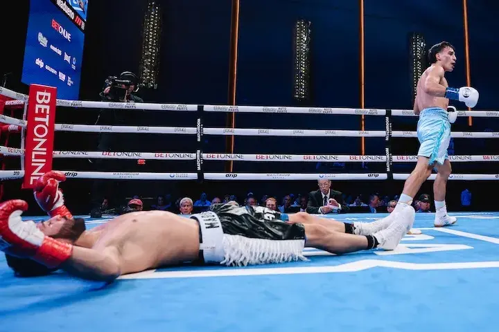 Alan Chaves knocks out Miguel Madueno. (April 25, 2026)