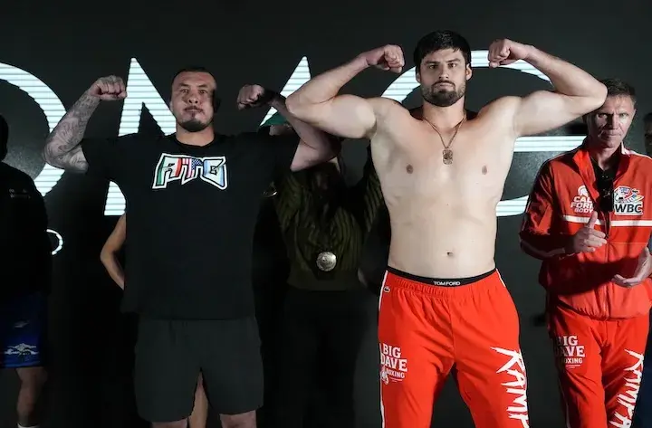Alexander Flores (left) and Andrii Novytskyi (right) pose at the weigh-in in Los Angeles. (April 23, 2026)