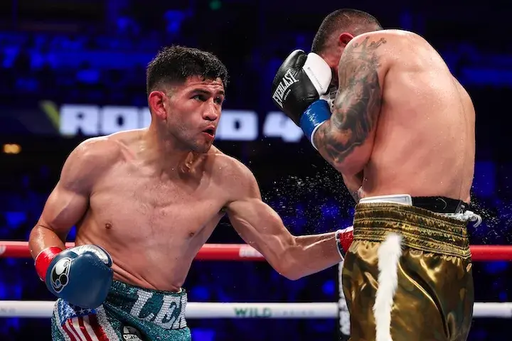Alexis Rocha returned after a long layoff to outlast a game JoJo Diaz in a 10-round unanimous decision Saturday in Anaheim, California. (March 14, 2026)