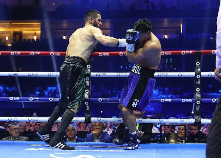 Artur Beterbiev Dmitry Bivol