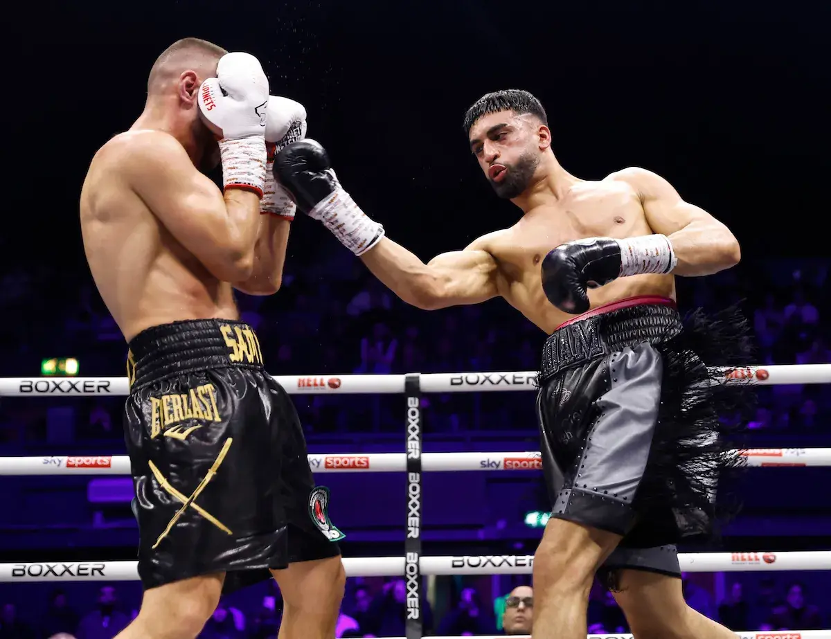 Azim uppercuts Lipinets