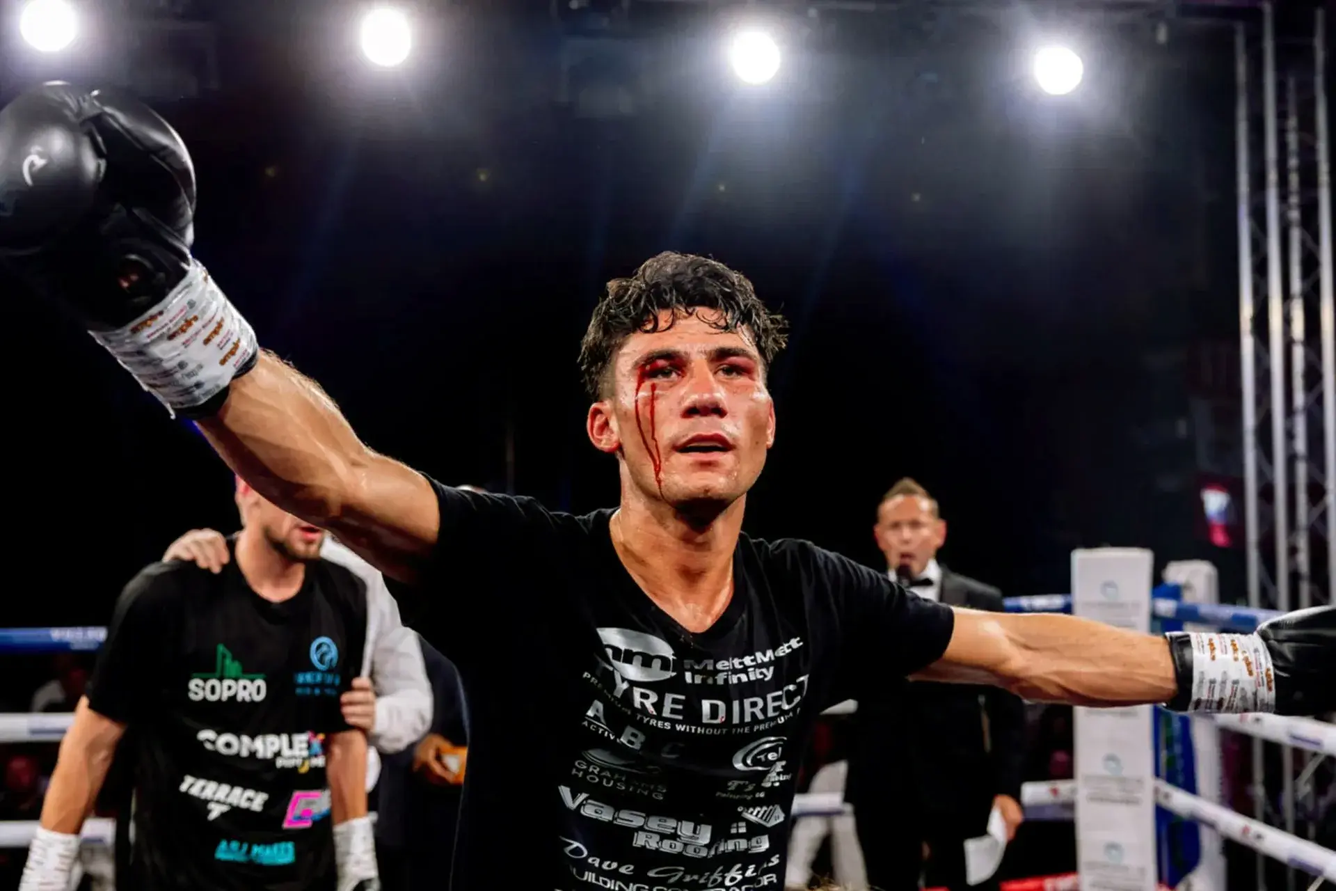A bloody Bobby Dalton beats Ben Vaughan to win English title