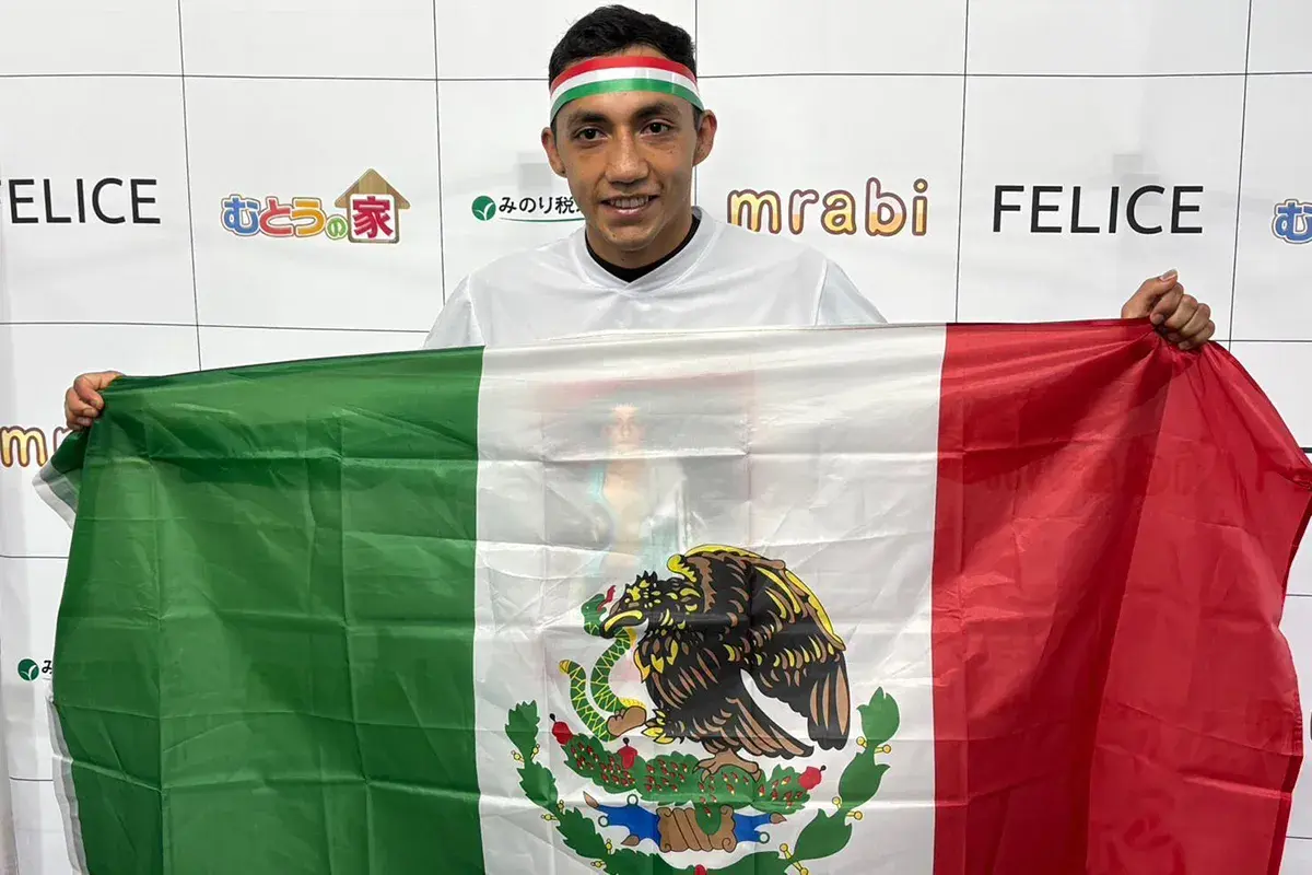Bryan Mercado flies the Mexican Flag during a media day ahead of his February 15, 2026 bantamweight clash with Ryosuke Nishida in Osaka, Japan.