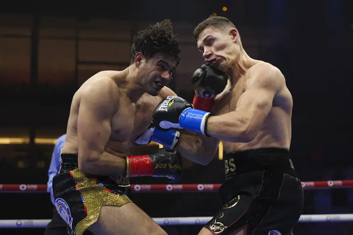 Gilberto Ramirez unifies cruiserweight titles with hard-fought decision win over Chris Billam-Smith