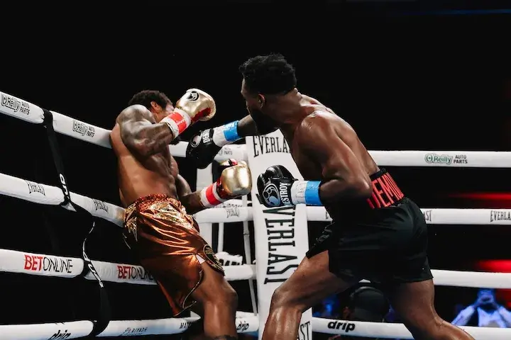 Carlos Adames lands a right hand on Austin "Ammo" Williams. (March 21, 2026)