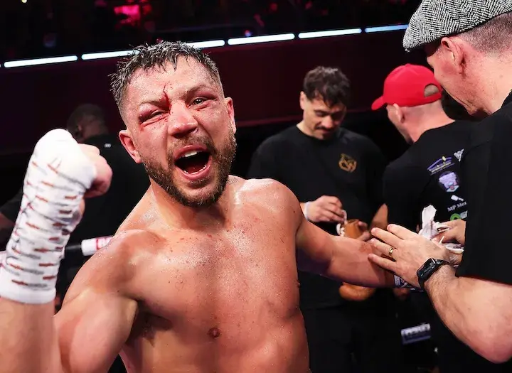 Conah Walker celebrates his win over Sam Eggington. (May 2, 2026)