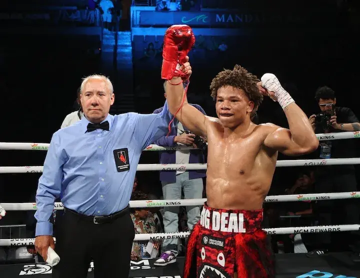 Curmel Moton came off a nine-month layoff – the longest of his career – and picked up where he left off in a second-round stoppage of Wilfredo Flores on Saturday in Verona, New York.