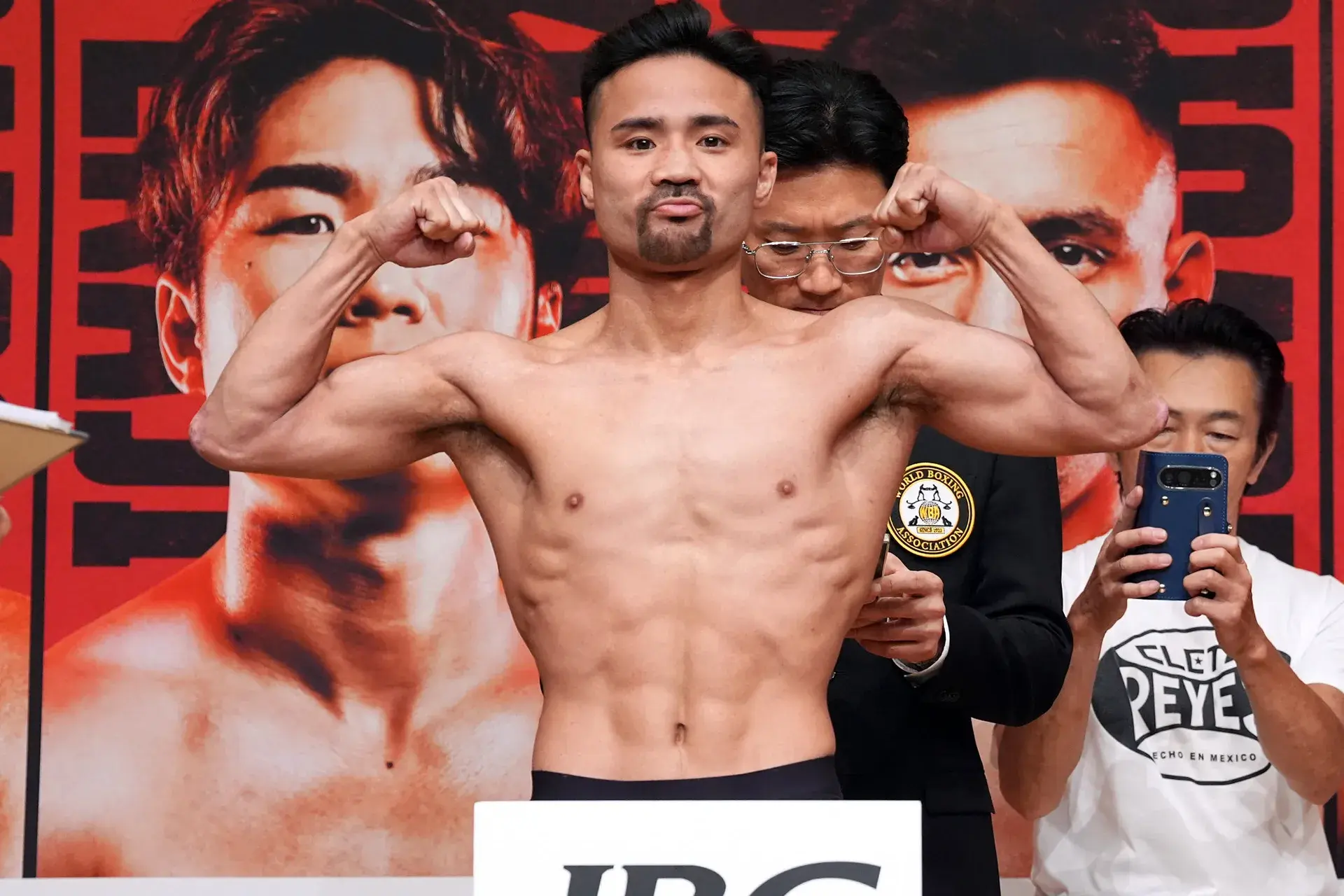 Daigo Higa weighs in ahead of July 30 title challenge of WBA 118lbs titlist Antonio Vargas
