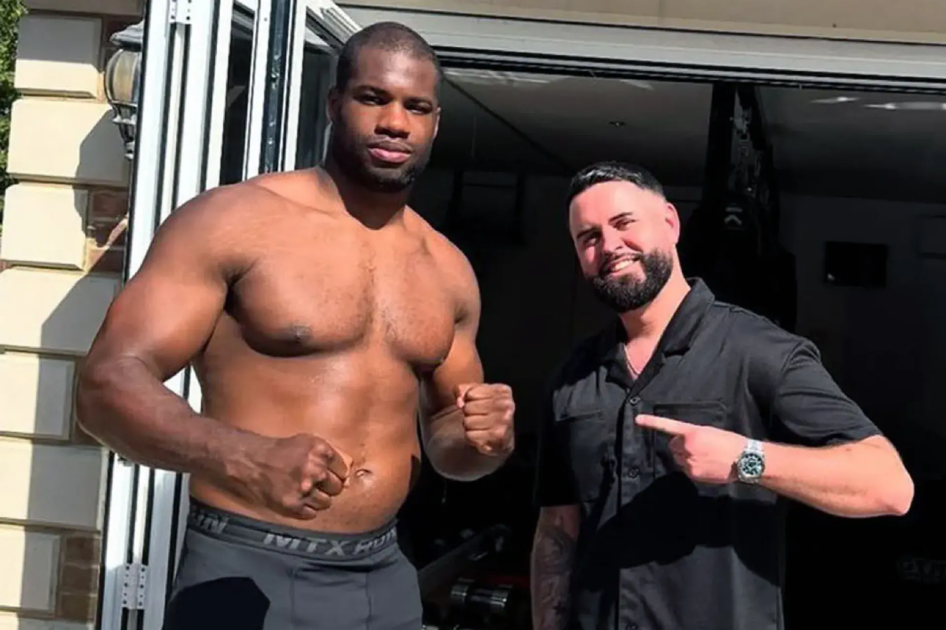Daniel Dubois poses with new advisor Sam Jones