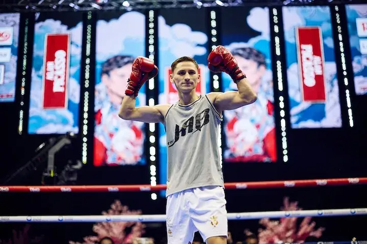 Alan David Picasso is in the ring at a media workout on December 24, 2025, ahead of his boxing match against Naoya Inoue.