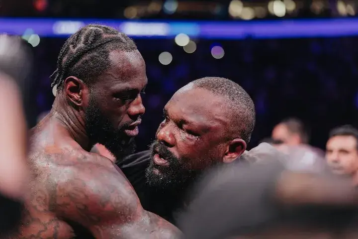 Deontay Wilder (left) and Derek Chisora embrace after their fight on Saturday at London's 02 Arena. (April 4, 2026)