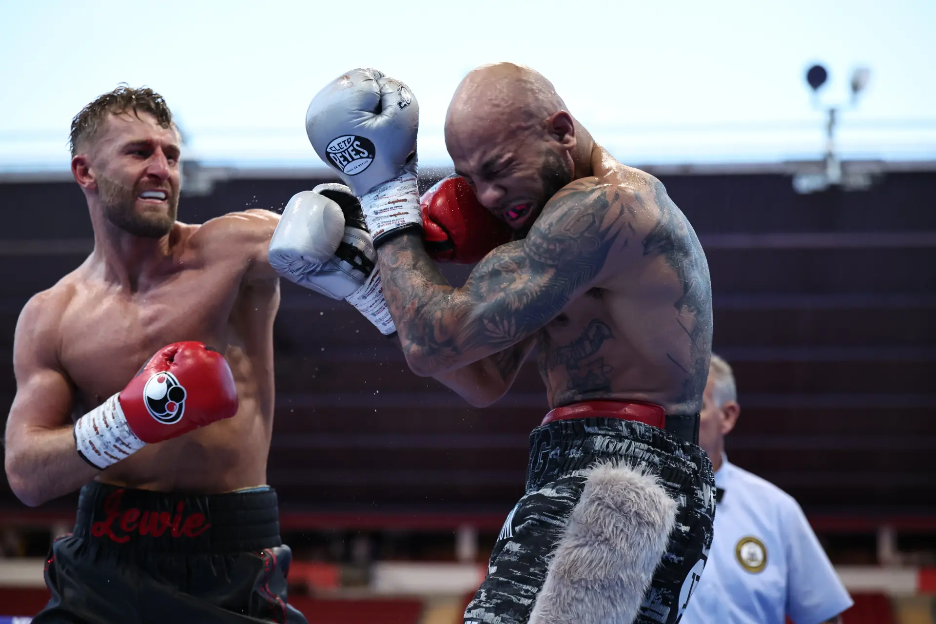 Lewis Edmondson defeats Lyndon Arthur at St Mary's in Southampton, Engalnd.
