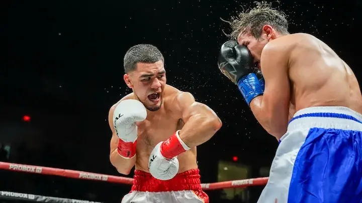 Edward Vazquez (left) lands a left hook on Grimardi Machuca. (February 27, 2026)