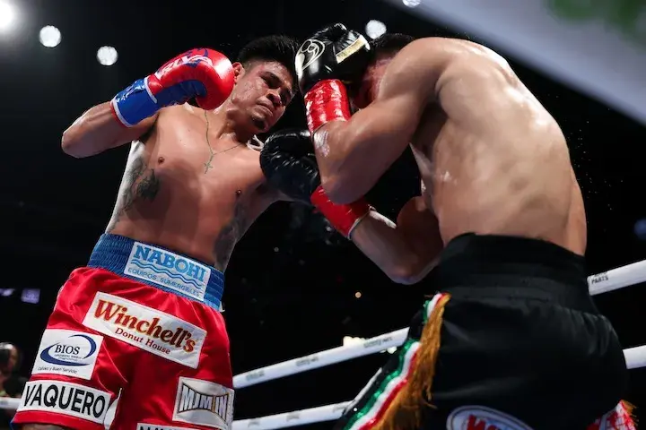 Emanuel Navarrete (left) lands a punch on Eduardo Nunez. (February 28, 2026)