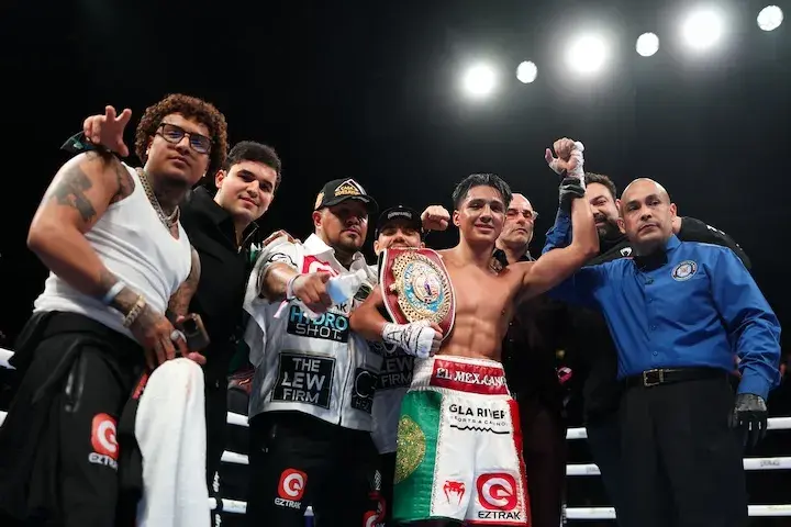 Emiliano Vargas celebrates his win over Agustin Ezequiel Quintana. (February 28, 2026)