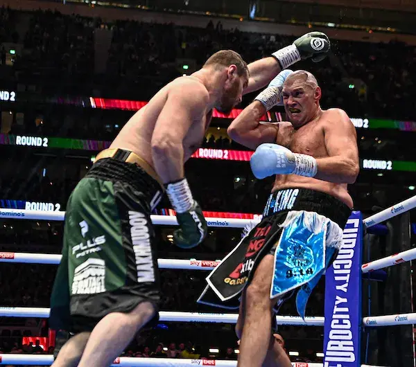 Tyson Fury outboxes Arslanbek Makhmudov (Chris Dean)