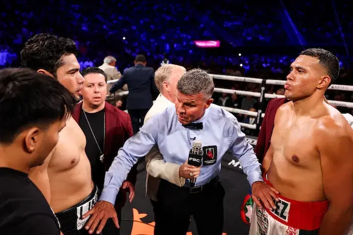 Gilberto Ramirez put his unified cruiserweight championship on the line in Saturday's fight against David Benavidez at T-Mobile Arena in Las Vegas. (May 2, 2026)