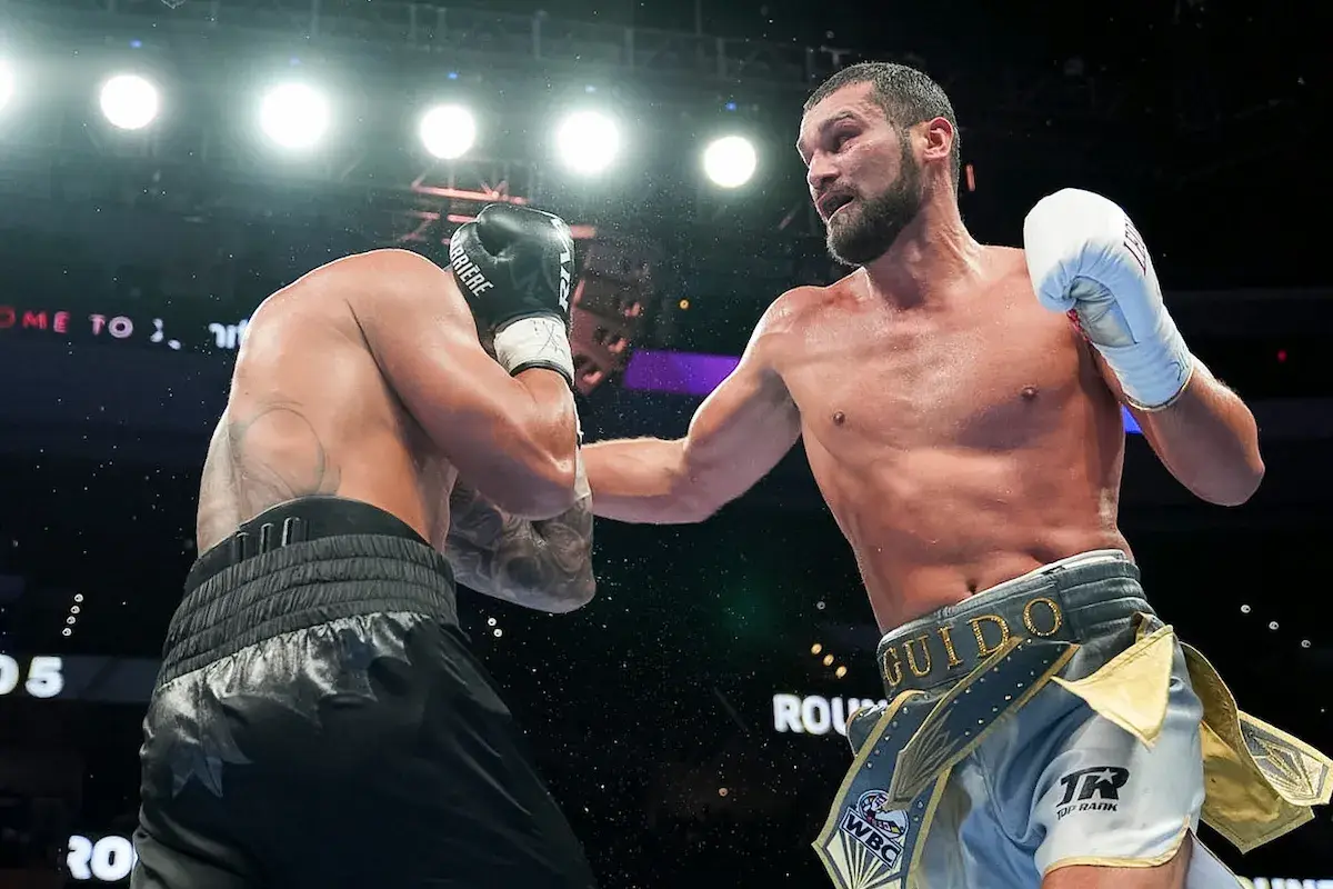 Guido Vianello tears into Alexis Barriere, stopping him in five rounds, in October 2025