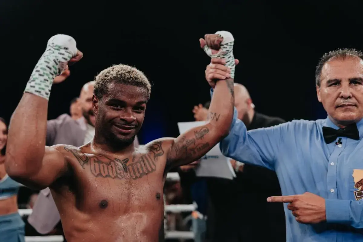 H20 Sylve celebrates victory over Jojo Diaz