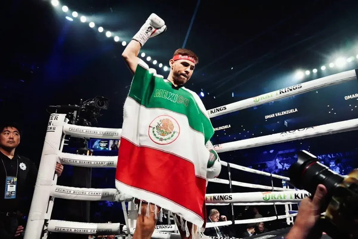 Isaac Lucero enters ring versus Omar Valenzuela