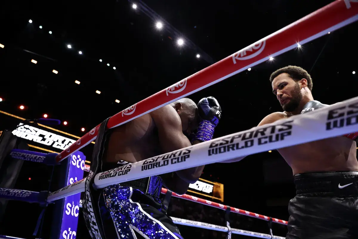 Moses Itauma takes aim at Dillian Whyte on his way to one-round victory in August 2025